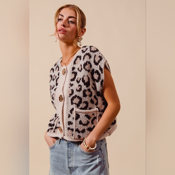 Big Metal Button Front Leopard Sweater Vest Top - Picture 5 of 9
